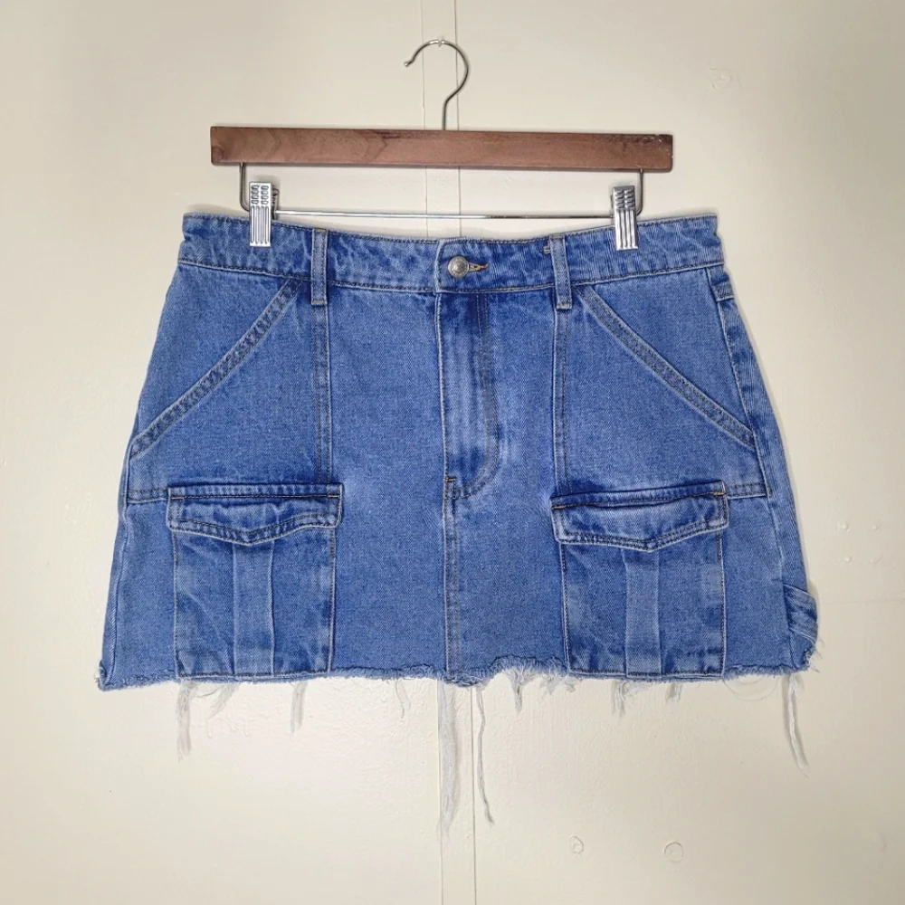 Princess Polly Denim Mini Skirt Size 8 Cargo Pockets Distressed Sexy Summer